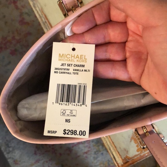 Michal Kors Jet Set Charm Tote and Wristlet set - Picture 5 of 6